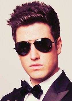 Name: Logan Phillip Henderson Geburtstag: September 14, 1989