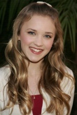 Name: <b>Emily Jordan</b> Osment Geburtstag: 10.03.1992. Geburtsort: Los Angeles - b1-r_p_176566_1_emilyosment6